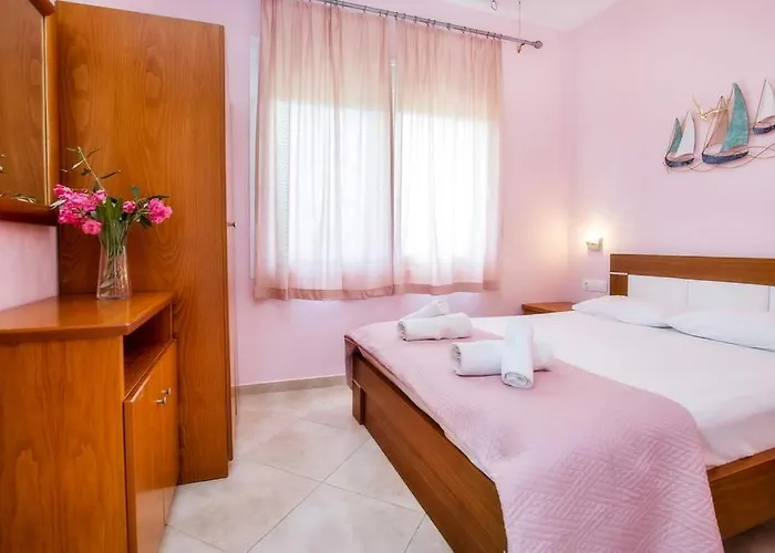 Koula 2-tomi 公寓 *