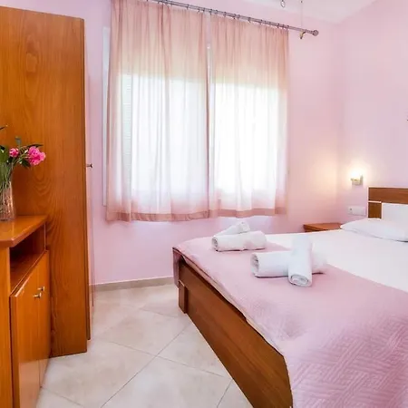 Koula 2-tomi Apartment *
